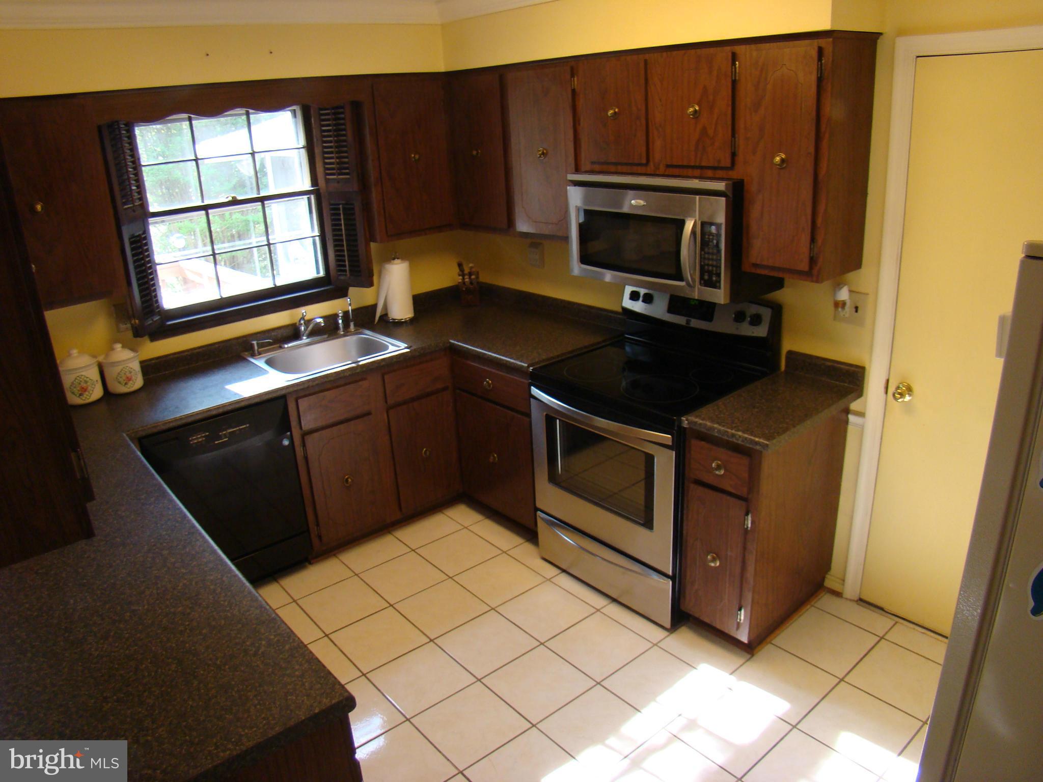 509 Clarks Run Road La Plata, MD 20646 - Photo 21 of 30 Kitchen wStainless appliances