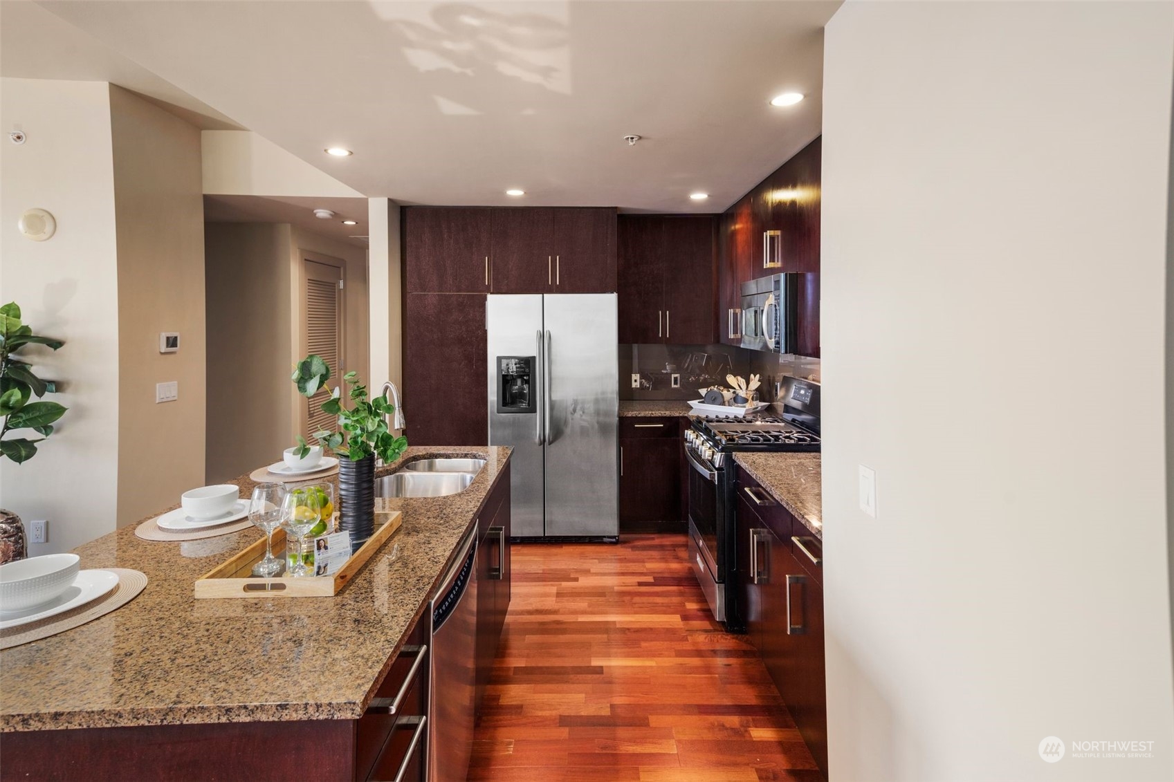 910 Lenora Street, Unit S510 Seattle, WA 98121 - Photo 13 of 40