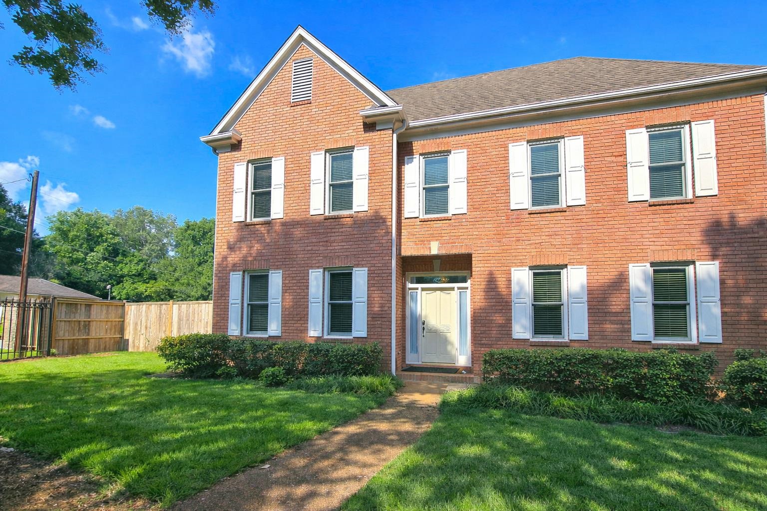 258 North White Station Road Memphis, TN 38117 - Photo 2 of 20