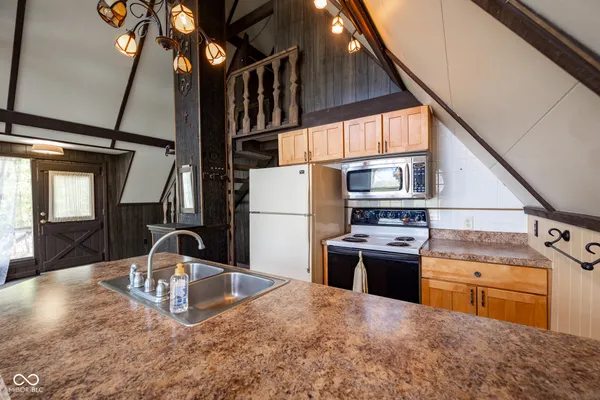 $585,000 | 11032 East Lakeside Circle, Rockville, IN 47872
