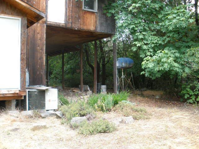 5063 Lane Creek Road Central Point, OR 97502 - Photo 6 of 13 Entrance to workshop at the carport area