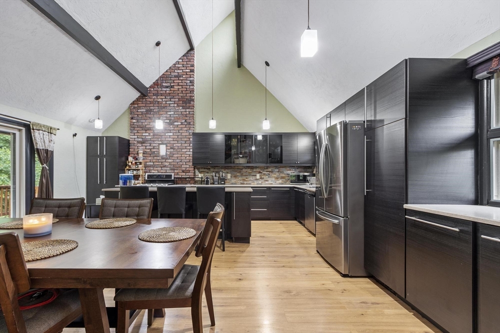 68 Murphy Road Hudson, MA 01749 - Photo 4 of 42