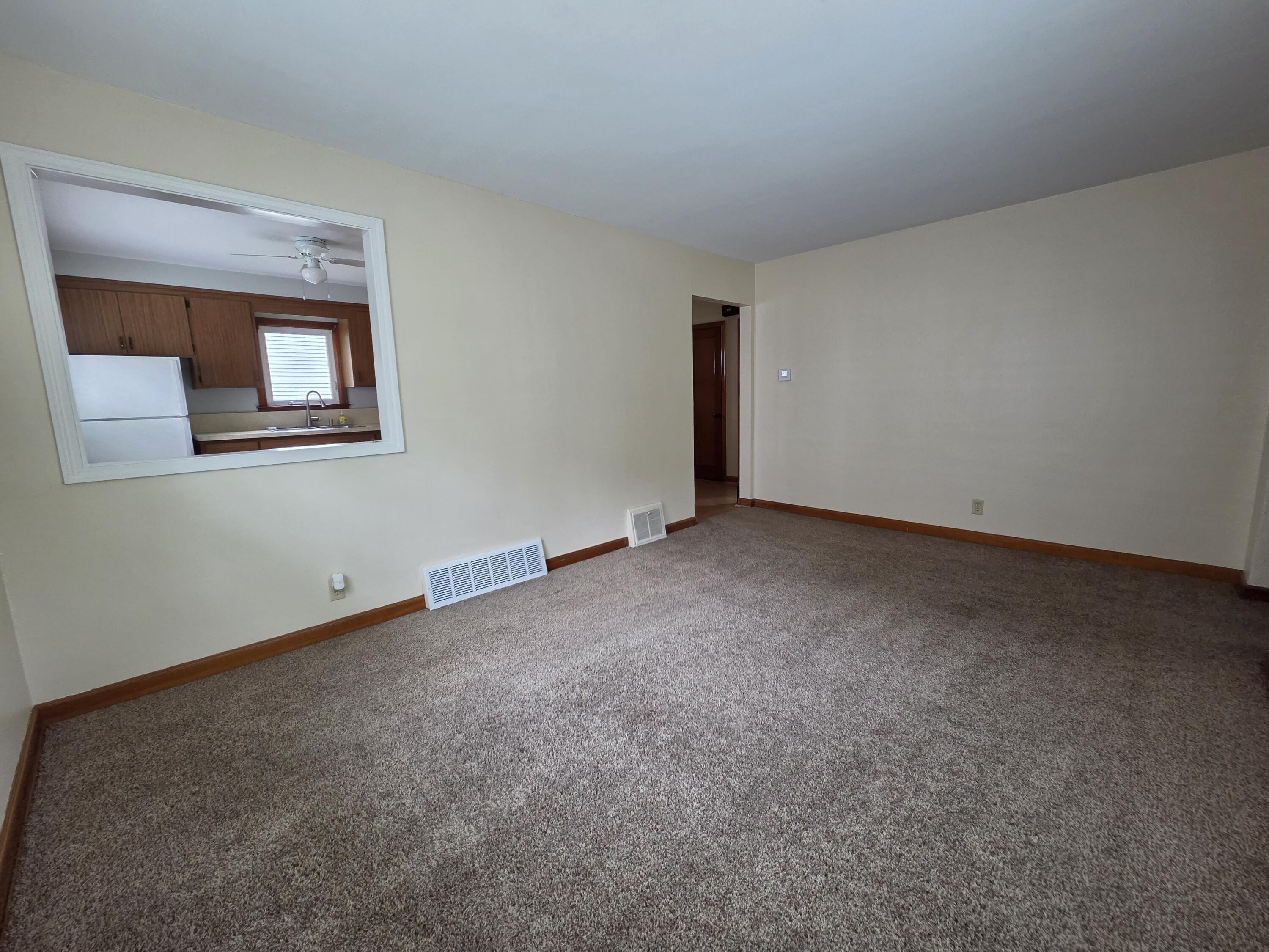 3265 South Burrell Street Milwaukee, WI 53207 - Photo 29 of 39 Living Room