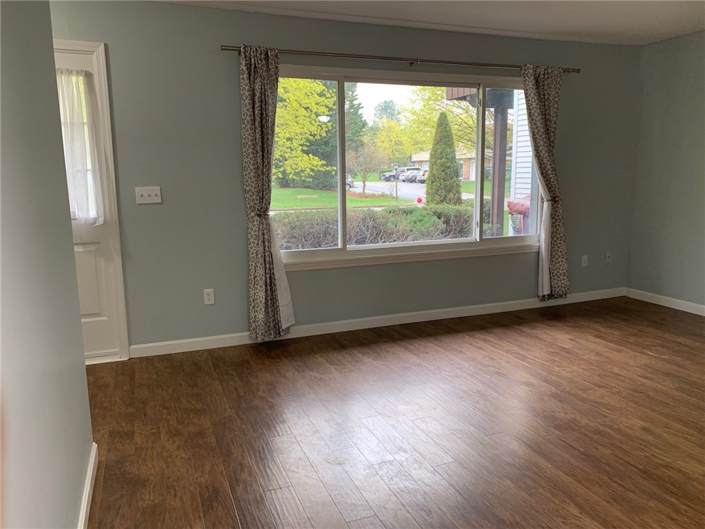 92 Fox Ridge Crescent Warwick, RI 02886 - Photo 2 of 23 Gallery Image 2