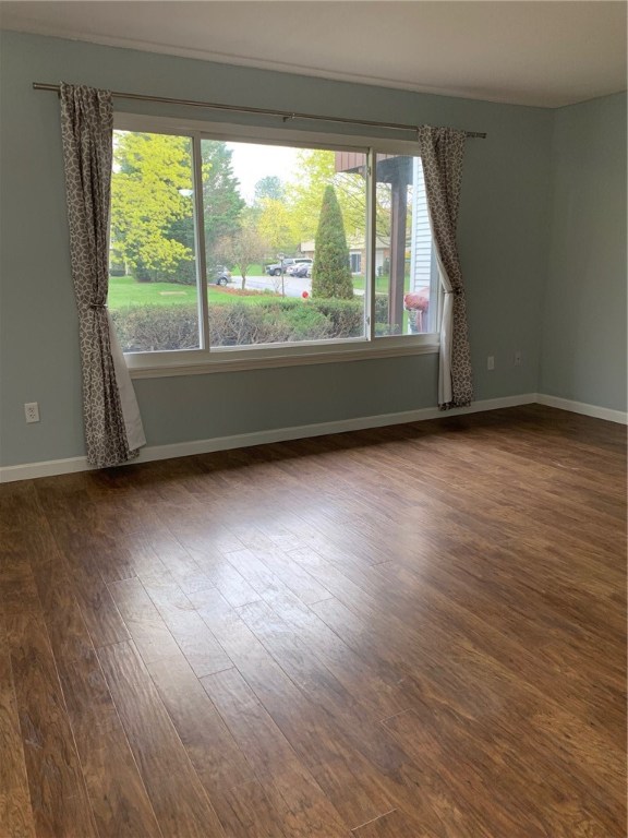 92 Fox Ridge Crescent Warwick, RI 02886 - Photo 3 of 23 Gallery Image 3