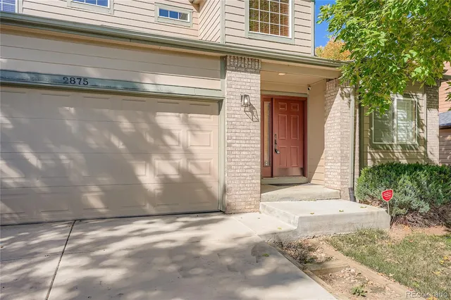 a view of entrance gate of house