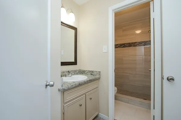 an empty room with closet and a ceiling fan