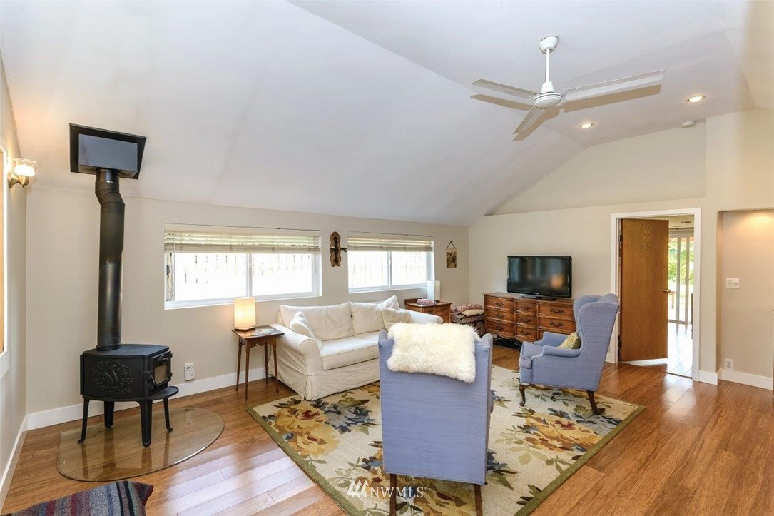 6121 Kirsop Road Southwest Tumwater, WA 98512 - Photo 4 of 22 Gallery Image 4