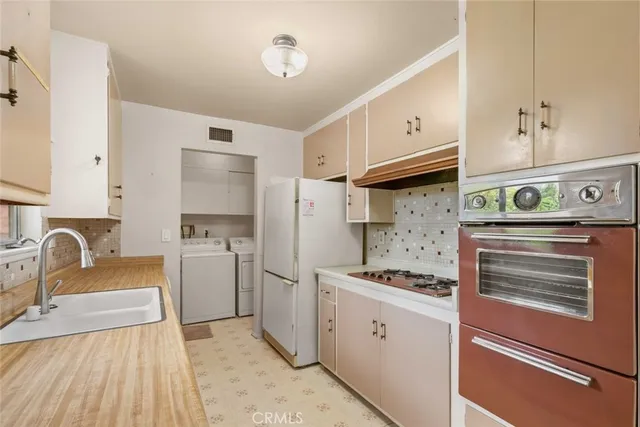 $950,000 | 9825 Tujunga Canyon Place, Tujunga, CA 91042