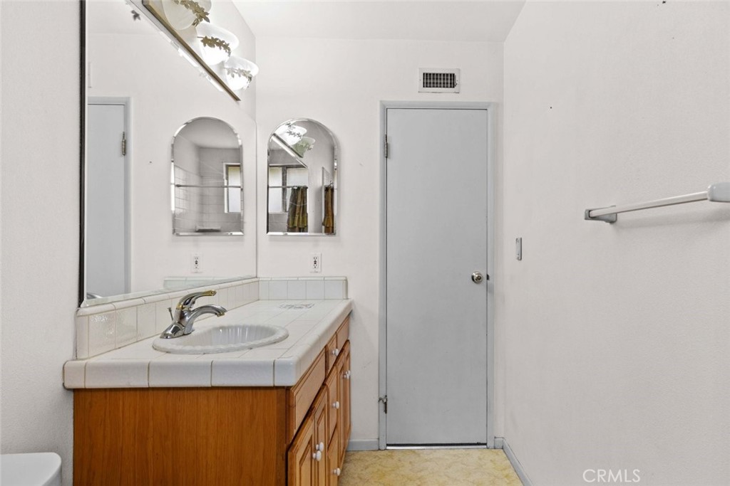 9825 Tujunga Canyon Place Tujunga, CA 91042 - Photo 21 of 36