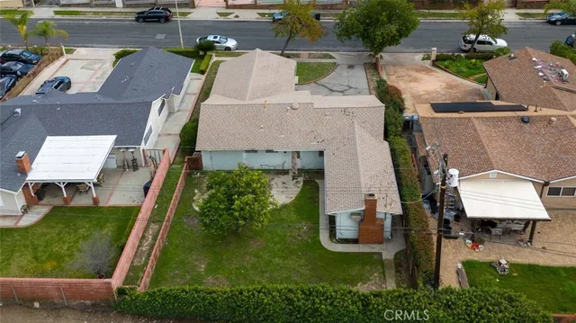 a view of a house with backyard and a tree