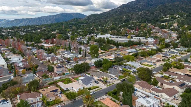 $950,000 | 9825 Tujunga Canyon Place, Tujunga, CA 91042