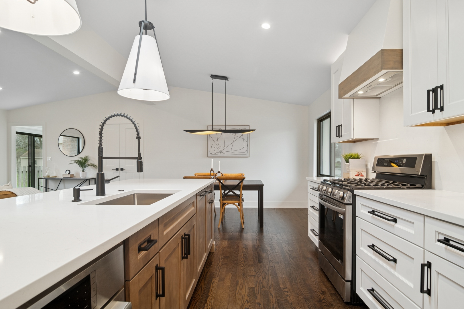 825 Warwick Avenue Barrington, IL 60010 - Photo 6 of 44