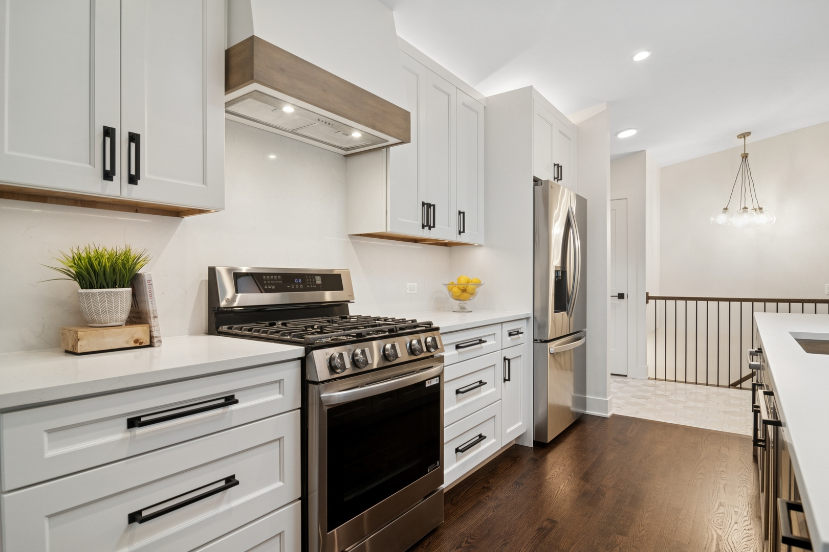 825 Warwick Avenue Barrington, IL 60010 - Photo 7 of 44