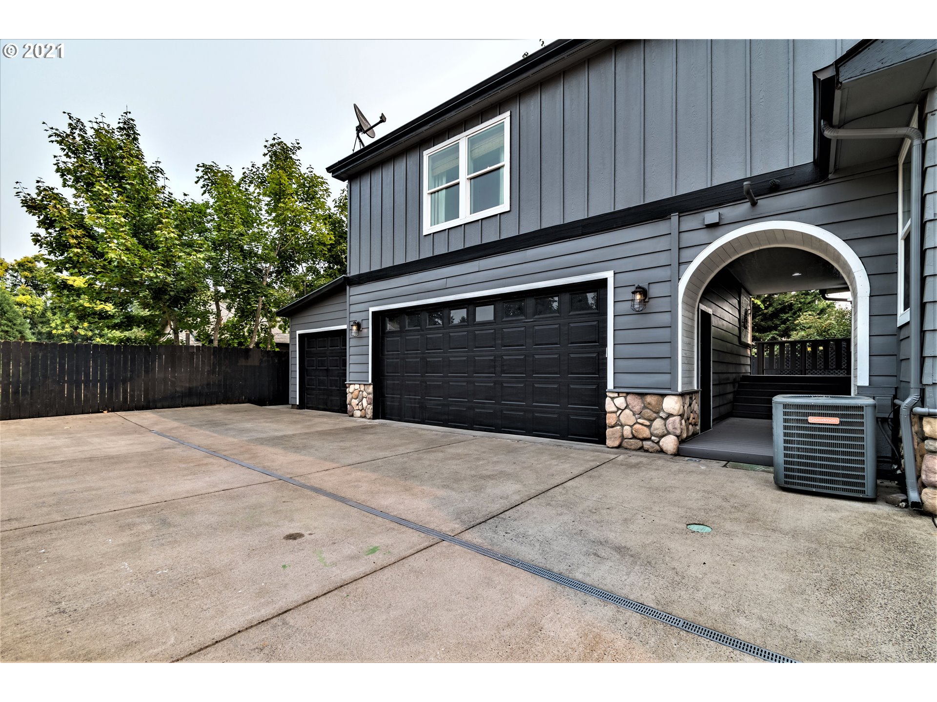 1525 Cal Young Road Eugene, OR 97401 - Photo 2 of 32 Gallery Image 2