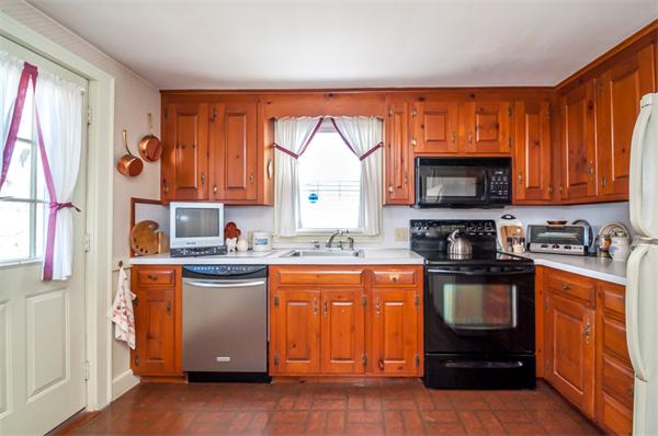 56 Tennyson Road Reading, MA 01867 - Photo 7 of 30 Gallery Image 7
