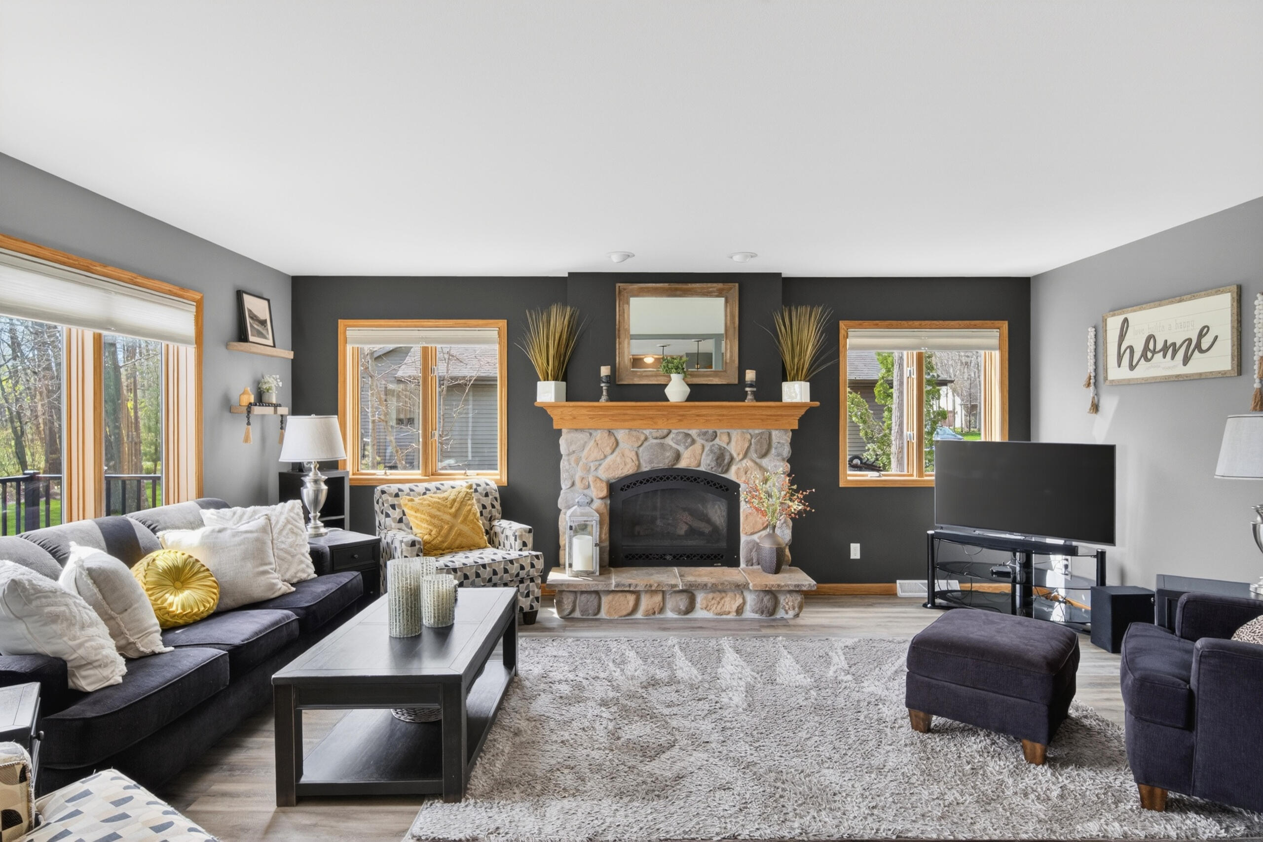 1831 Mapletree Road Howards Grove, WI 53083 - Photo 6 of 28 06-Living room