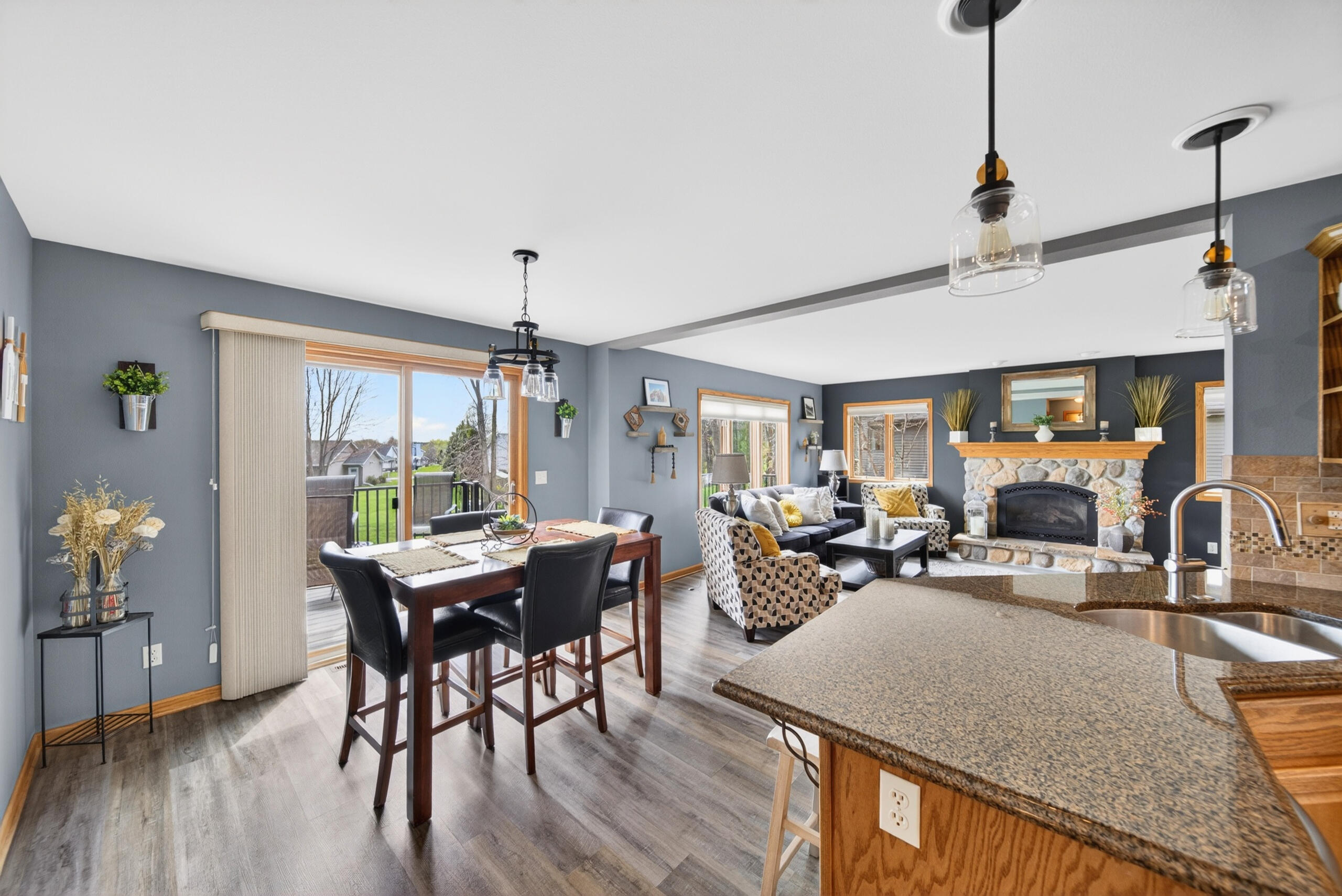 1831 Mapletree Road Howards Grove, WI 53083 - Photo 7 of 28 07-Kitchen (1)