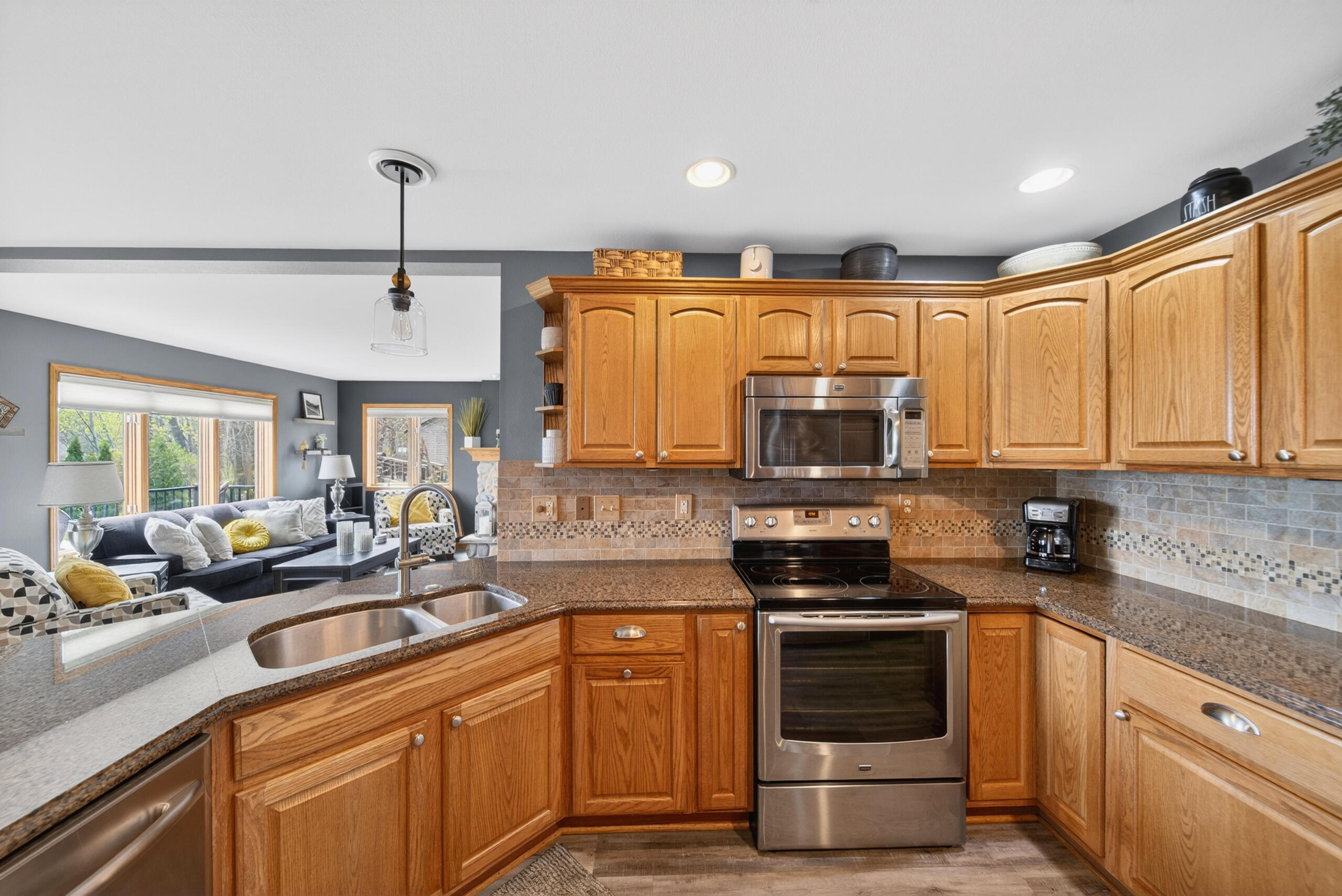 1831 Mapletree Road Howards Grove, WI 53083 - Photo 9 of 28 09-Kitchen