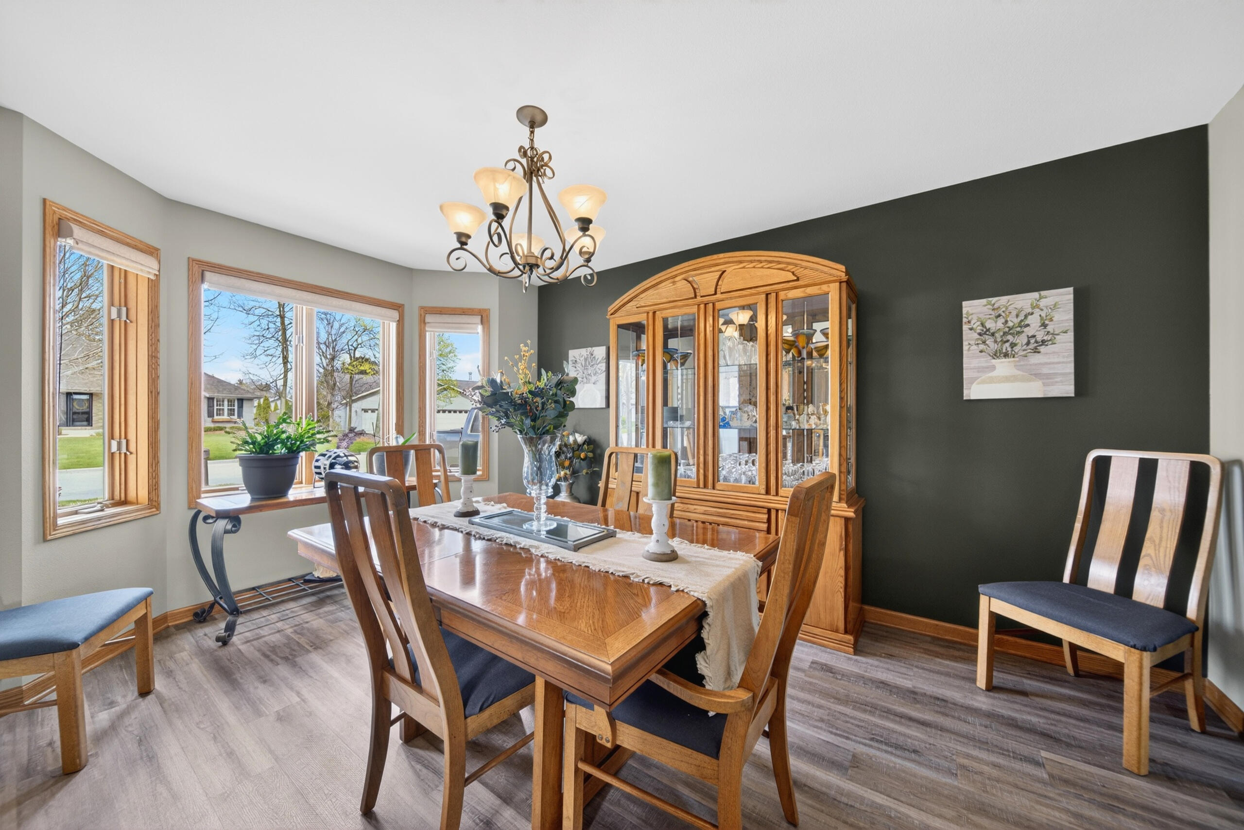 1831 Mapletree Road Howards Grove, WI 53083 - Photo 10 of 28 10-Dinning Room
