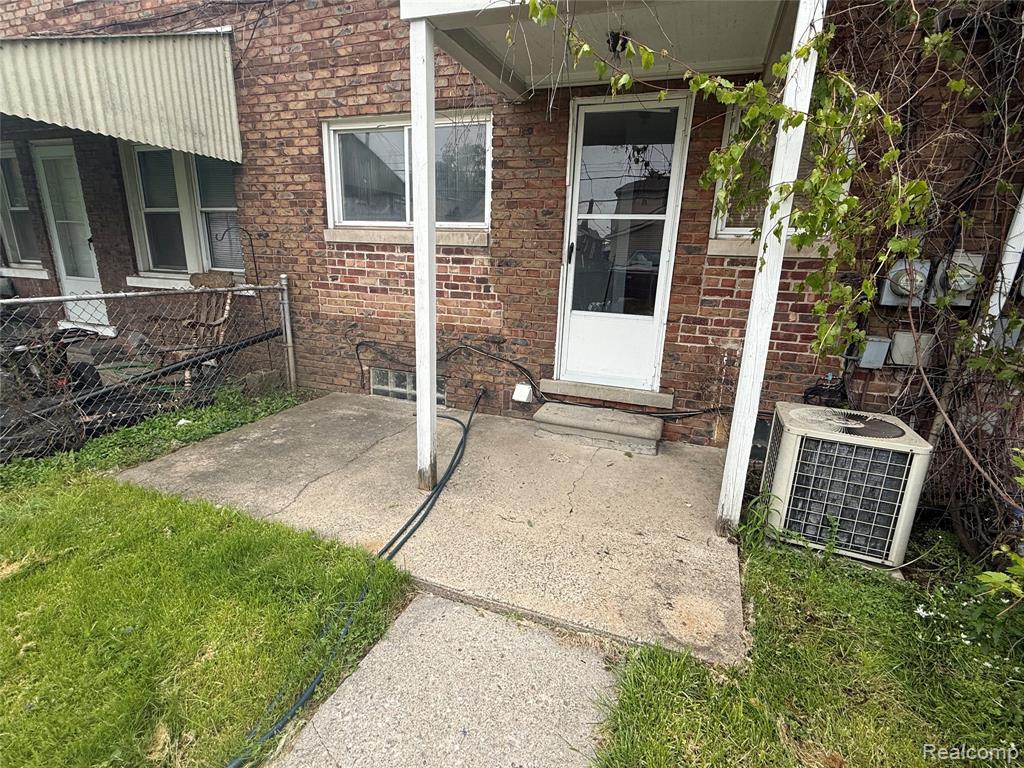 6306 Schaefer Road Dearborn, MI 48126 - Photo 5 of 17