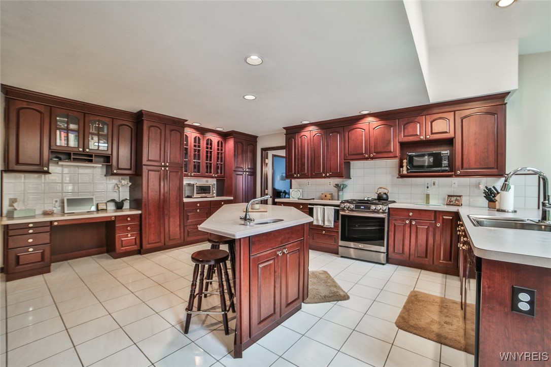 8205 Clarherst Drive Clarence, NY 14051 - Photo 18 of 50