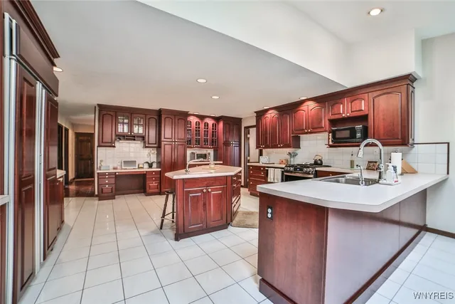 $669,900 | 8205 Clarherst Drive, Clarence, NY 14051