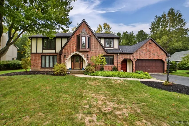 $669,900 | 8205 Clarherst Drive, Clarence, NY 14051