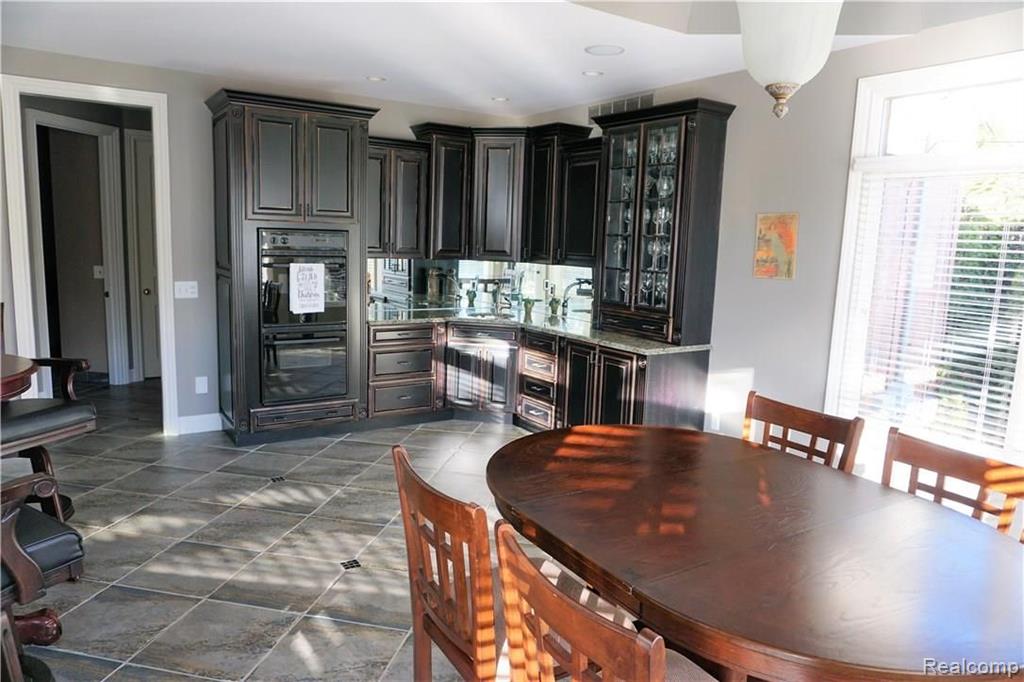 521 Hampton Road Grosse Pointe Woods, MI 48236 - Photo 6 of 48