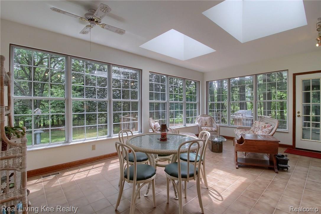 70400 Dequindre Road Romeo, MI 48065 - Photo 18 of 25 Sunroom.jpg