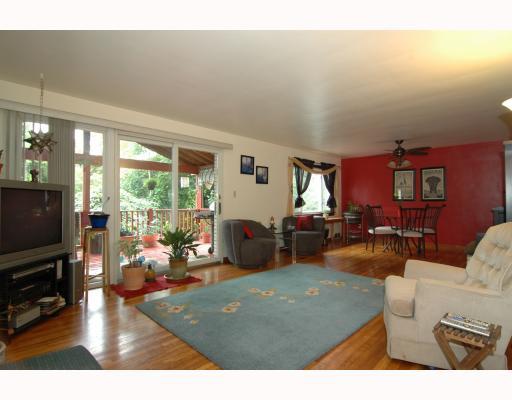 420 Filmore Road Forest Hills, PA 15221 - Photo 2 of 11 Living Room.
