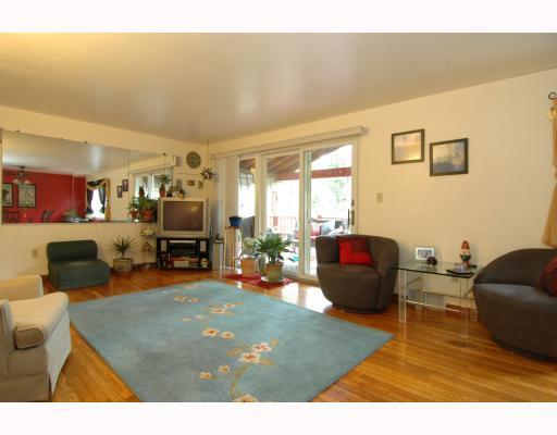 420 Filmore Road Forest Hills, PA 15221 - Photo 3 of 11 Living Room.