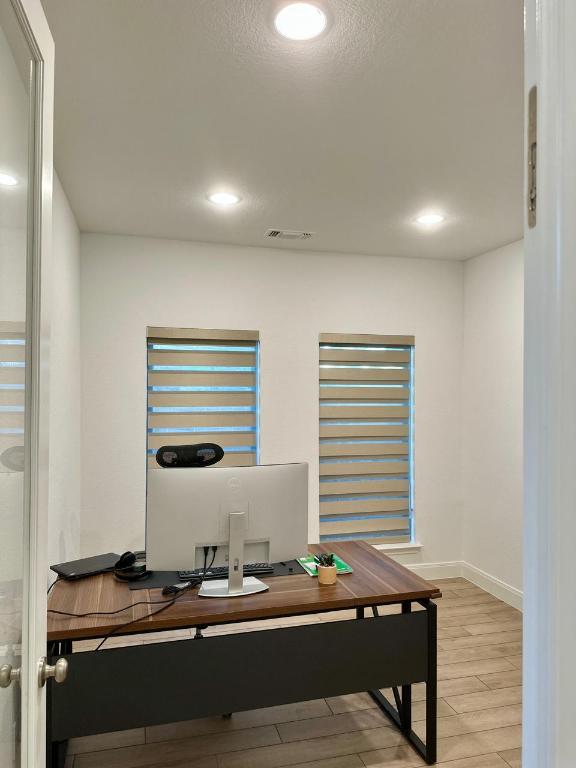 1113 Scenic Grn Loop Georgetown, TX 78628 - Photo 8 of 38 a room with furniture and window