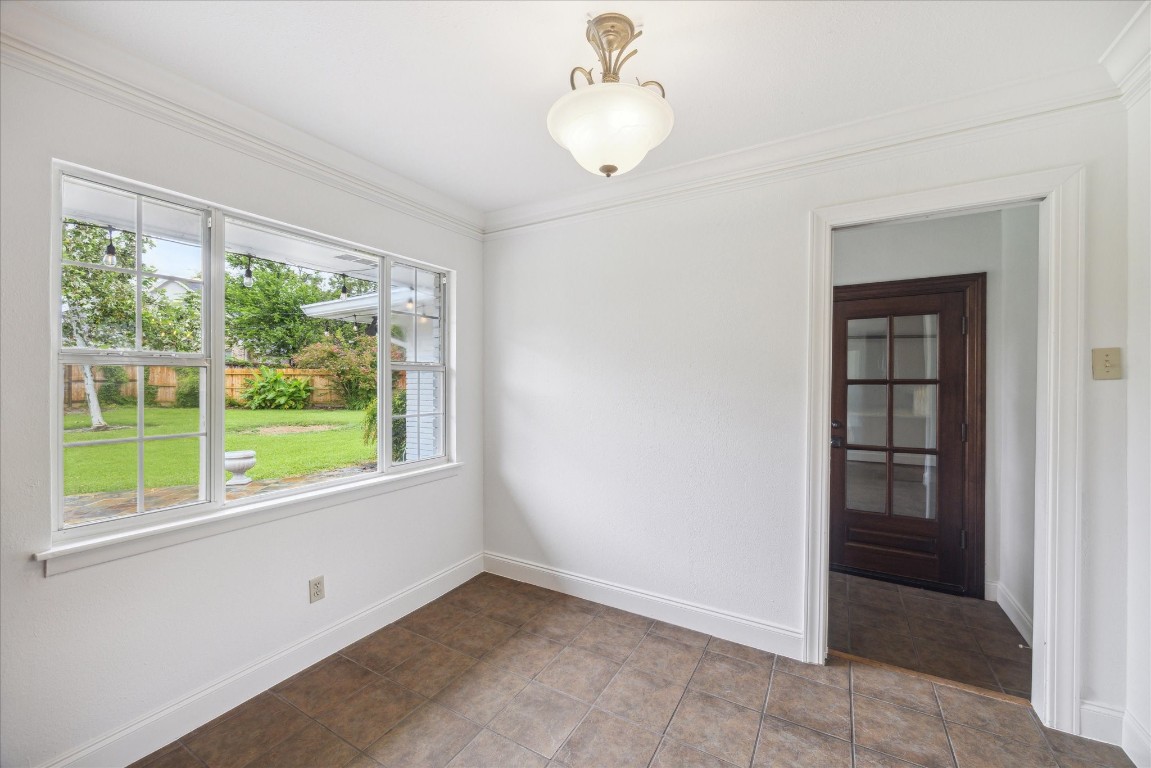 10 Pom Court Spring Valley Village, TX 77055 - Photo 18 of 27 an empty room with windows and outdoor view