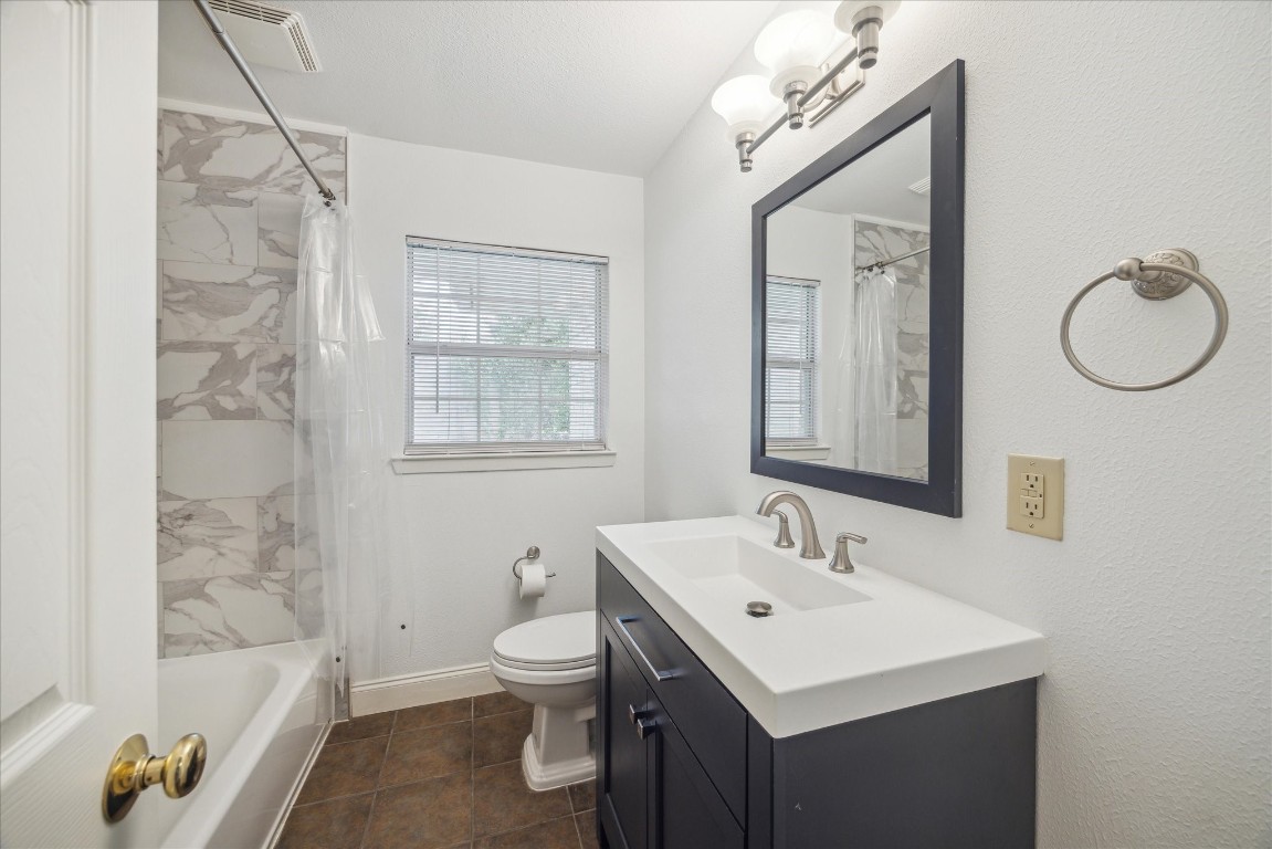 10 Pom Court Spring Valley Village, TX 77055 - Photo 24 of 27 a bathroom with a sink toilet and shower