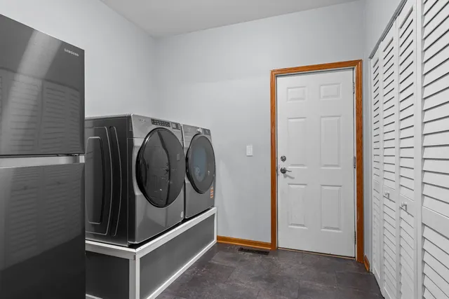 $700,000 | 1005 Hilary Lane, Cary, IL 60013