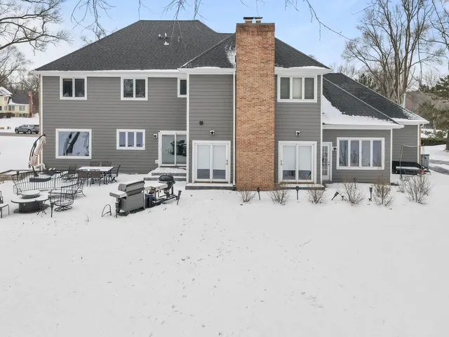 $700,000 | 1005 Hilary Lane, Cary, IL 60013