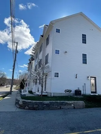 $3,200 | 150 West Main Street, Unit 1, Millbury, MA 01527