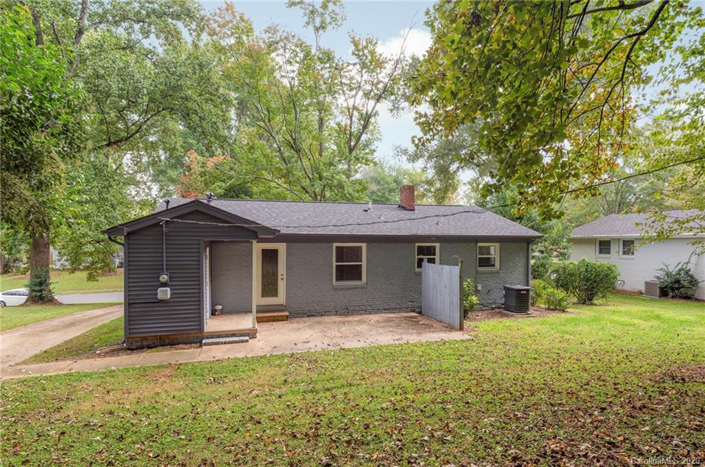 3115 Sudbury Road Charlotte, NC 28205 - Photo 15 of 17 a front view of a house with a garden