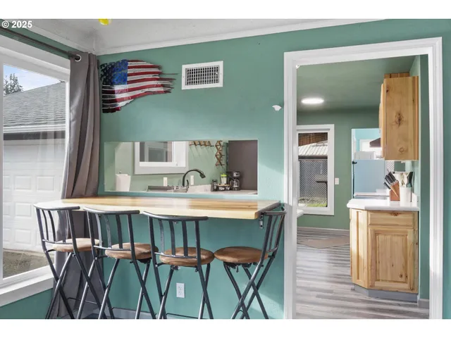 $355,000 | 1038 3rd Avenue, Sweet Home, OR 97386