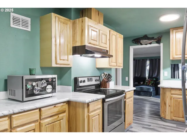 $355,000 | 1038 3rd Avenue, Sweet Home, OR 97386