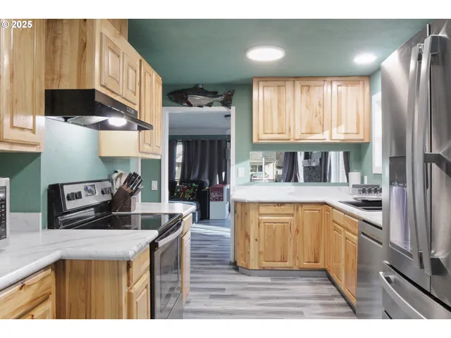 $355,000 | 1038 3rd Avenue, Sweet Home, OR 97386