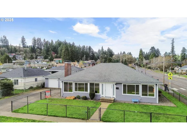 $355,000 | 1038 3rd Avenue, Sweet Home, OR 97386