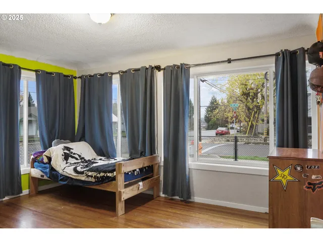 $355,000 | 1038 3rd Avenue, Sweet Home, OR 97386