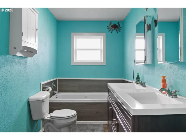 $355,000 | 1038 3rd Avenue, Sweet Home, OR 97386