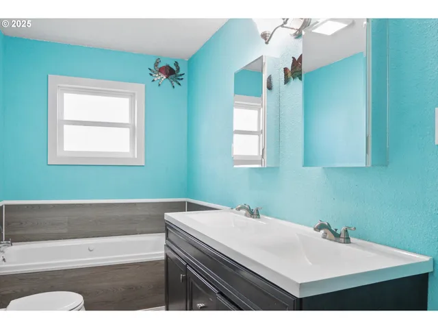 $355,000 | 1038 3rd Avenue, Sweet Home, OR 97386