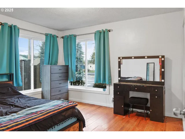 $355,000 | 1038 3rd Avenue, Sweet Home, OR 97386