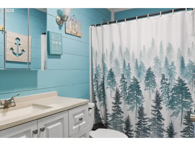 $355,000 | 1038 3rd Avenue, Sweet Home, OR 97386