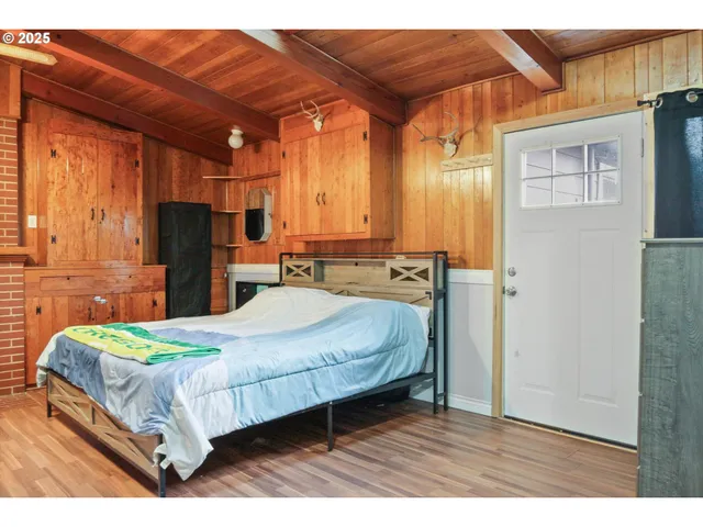 $355,000 | 1038 3rd Avenue, Sweet Home, OR 97386