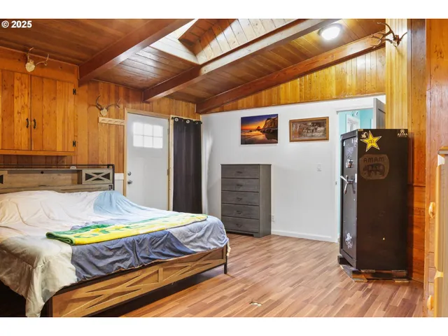 $355,000 | 1038 3rd Avenue, Sweet Home, OR 97386